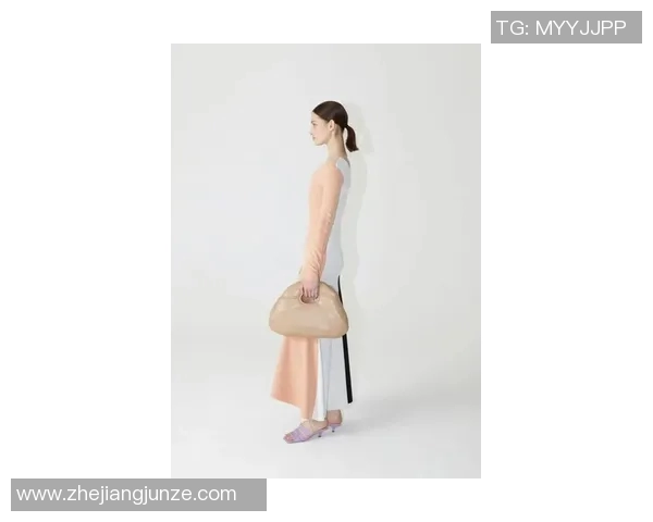 首尔女孩与龟尾女孩的时尚对决谁才是潮流的引领者